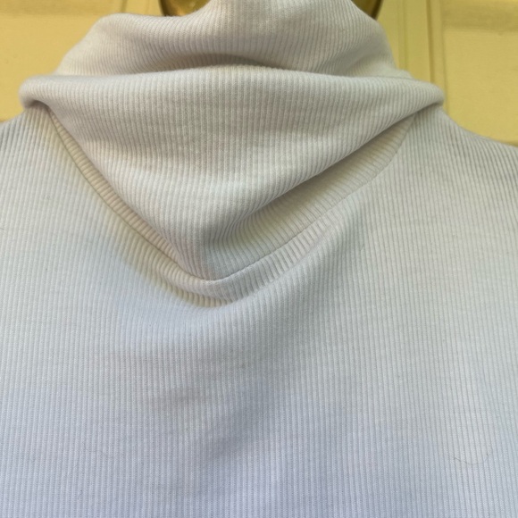 Aritzia Sunday Best, white ribbed, long sleeve turtleneck, 2XS but fits XS/S - Picture 5 of 6